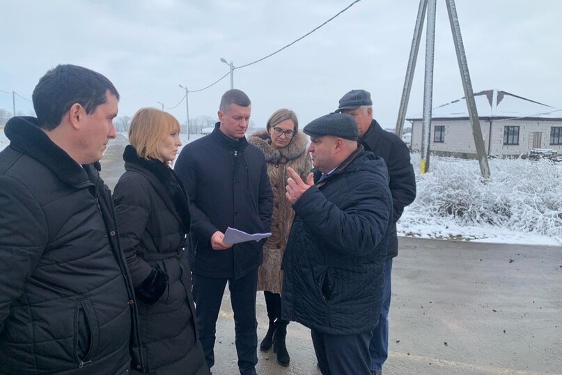 зампред ЗСК  Сергей Болдин и депутат ЗСК Светлана Ангальт - выездное совещание в станице Кущевской