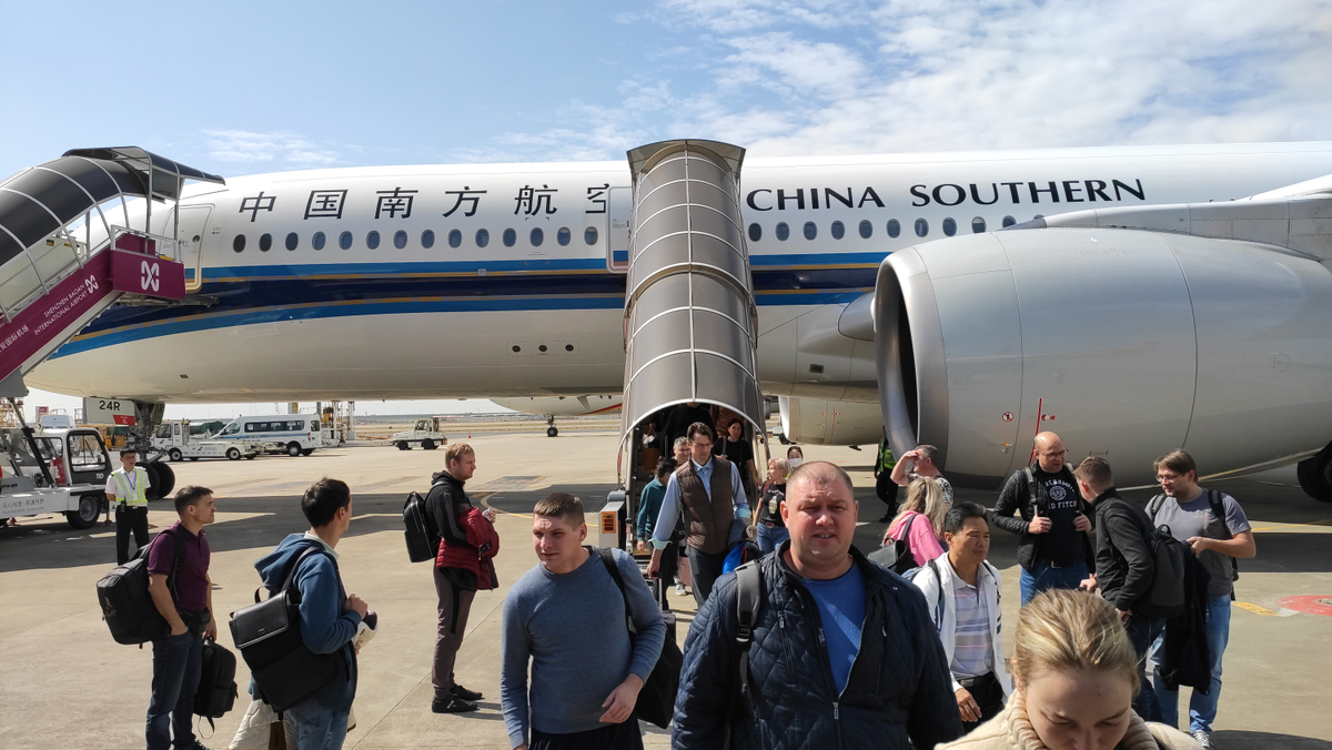 Несколько лет назад Китай разрешил безвизовый транзит в некоторых своих  городах, через которые летают китайские авиакомпании. Время допустимого  транзита для каждого города разное.-2