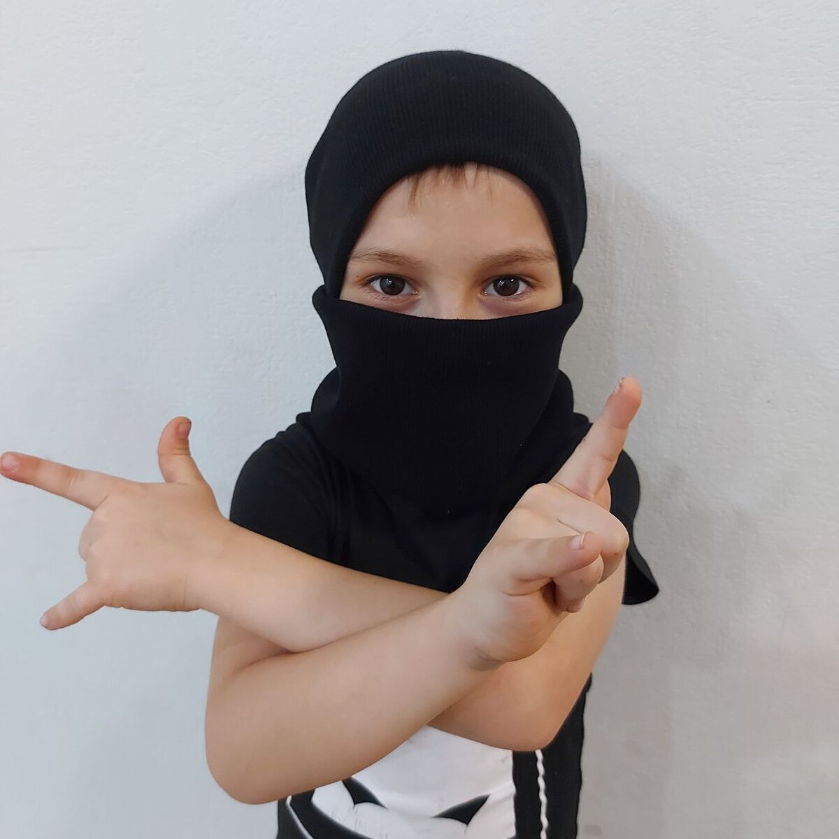 Максимка, в новом комплекте, который я ему сшила