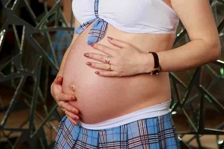 В Петербурге в больницу пришла 13-летняя девочка на пятом месяце беременности