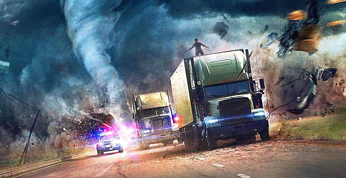 ...А синоптики как всегда пообещали лишь лёгкую облачность...