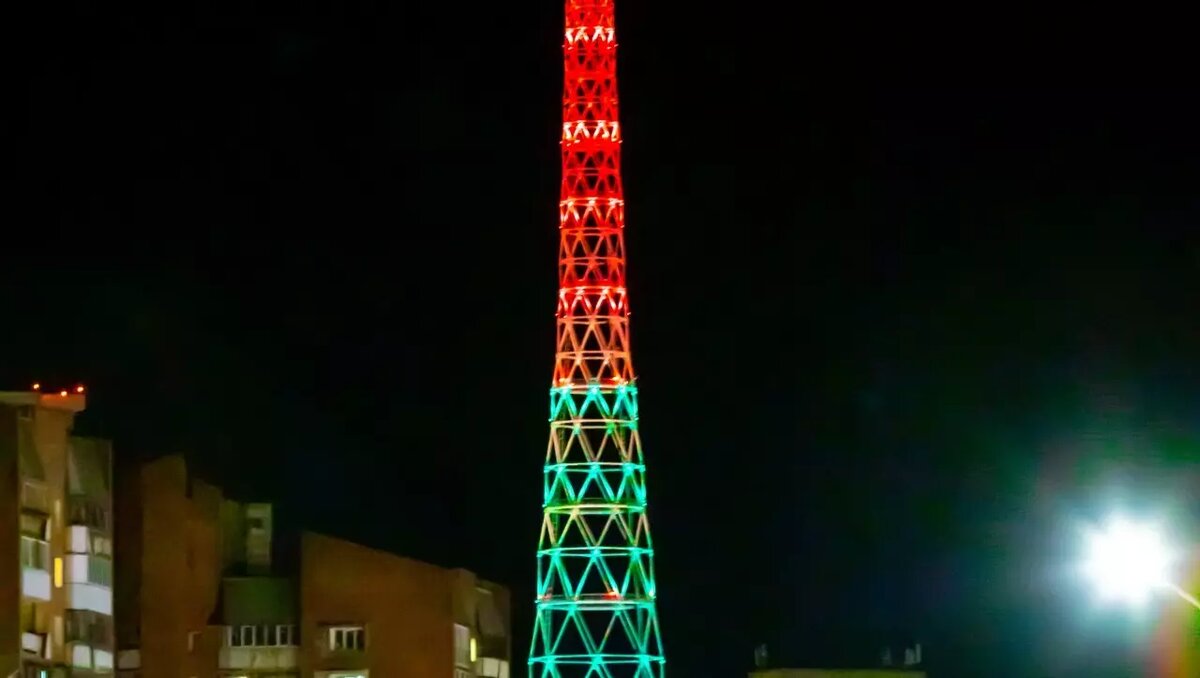     «Флаговая» подсветка приурочена к празднику.