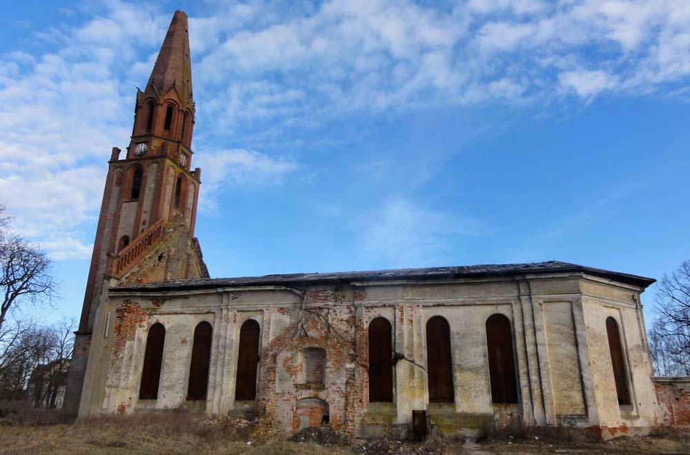 Погода в ясное славский район. П ясное Калининградская область. Славский район поселок Тимирязево. Кирха Йонейкишкена. Кирха каукемена Калининградская область.