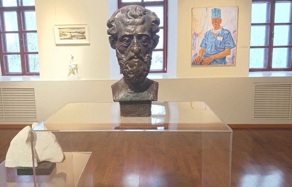    В Национальной галерее Коми в рамках 80-летнего юбилея открылась выставка «Дар бесценный». Фото автора.