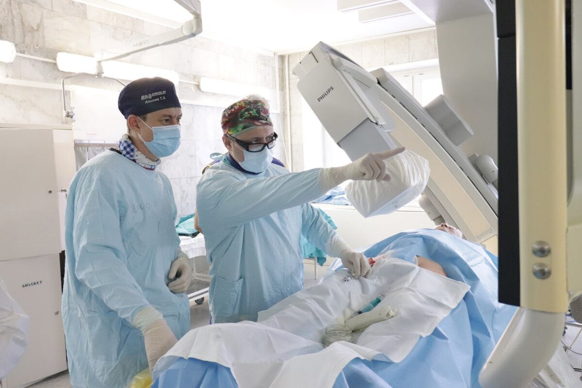    Врачи уфимского кардиоцентра помогли пациенту с кровоизлиянием в глаз