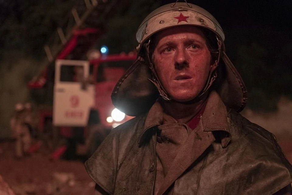 Пожарного-белоруса в сериале "Чернобыль" сыграл актер Адам Нагайтис. Фото: стоп-кадр | видео сериал "Чернобыль" (2019)