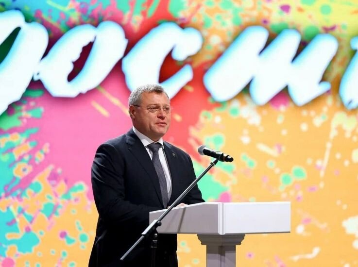    Губернатор Астраханской области Игорь Бабушкин поздравил участников инклюзивного фестиваля «Краски радости»