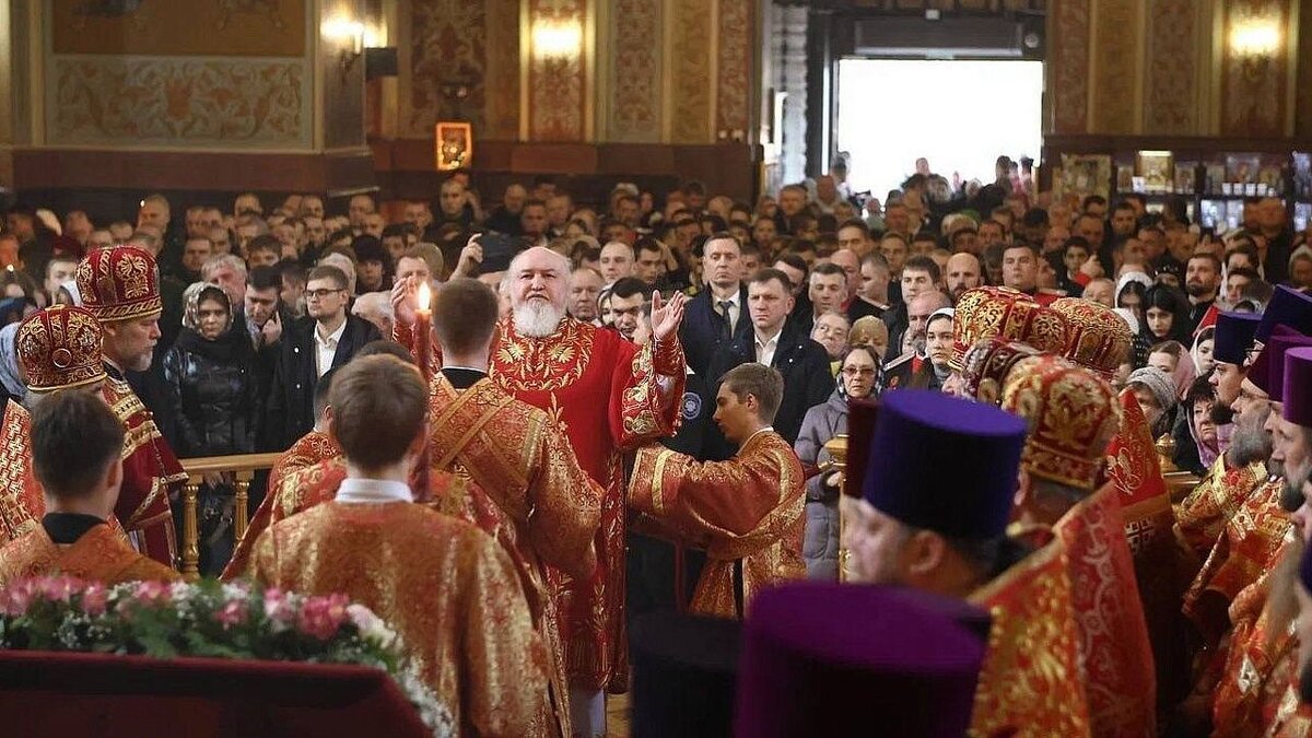    Глава Краснодара принял участие в праздничном богослужении. Фото: Станислав Телеховец