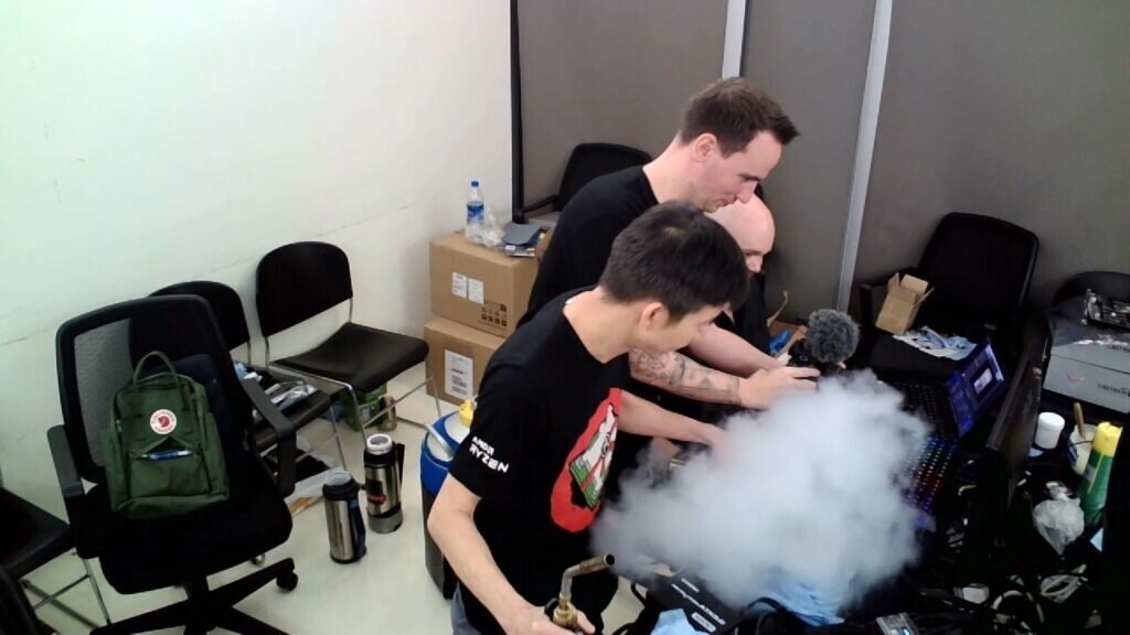      AMD разогнала свой новый 96-ядерный монстр до 6 ГГц