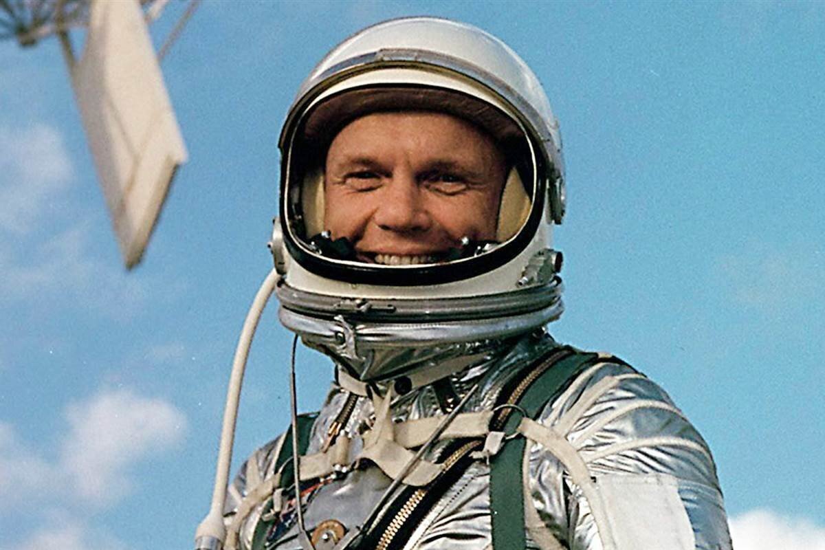 Экипаж союз-аполлон 1975. Нил армстронг и базз олдрин «аполлон – 11». Союз и аполлон 1975 космонавт. Алан шепард 1961. Первый полет сша.