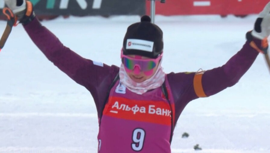 Анастасия Гришина на финише масс-старта в Ханты-Мансийске.