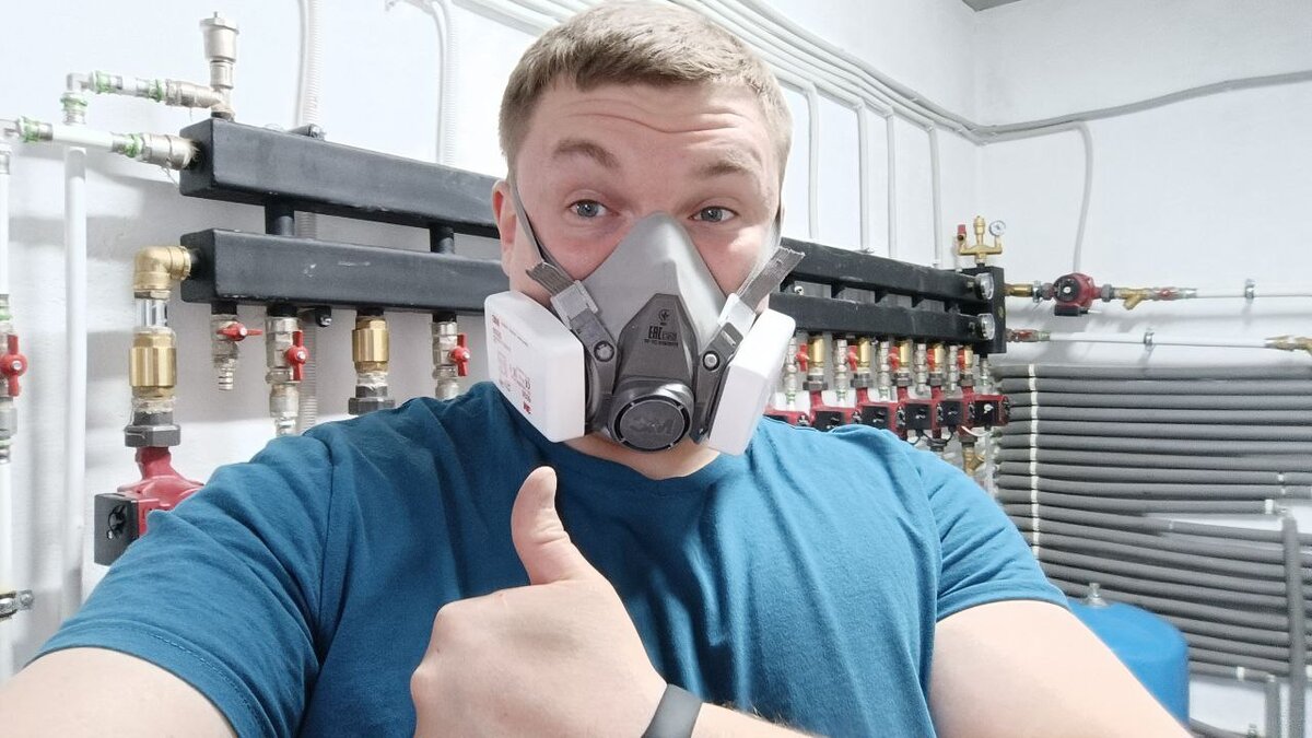 Обучение на инженера. Инженер. Работник в каске. Обучение на инженера. Обучение на инженера.