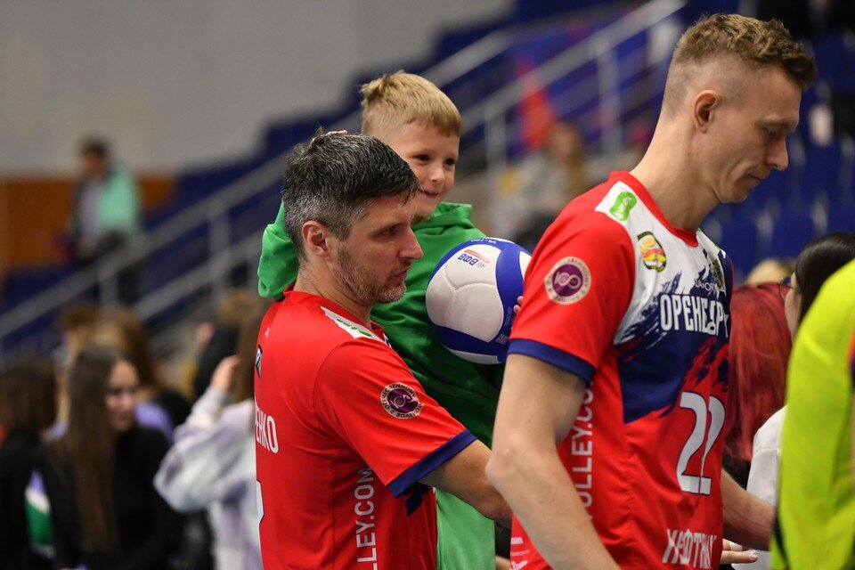    Оренбуржцам кровь из носу надо добывать победу