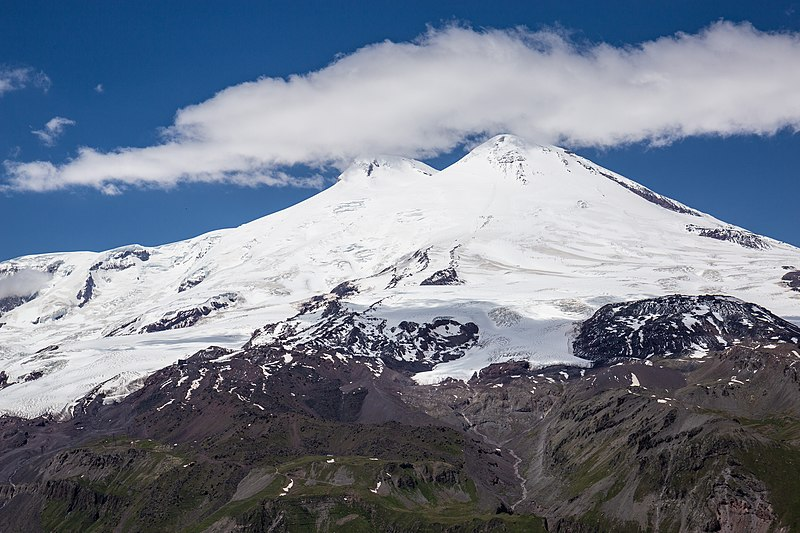 Автор: Dmitry A. Mottl, Источник: https://commons.wikimedia.org/wiki/File:Elbrus_from_Cheget.jpg