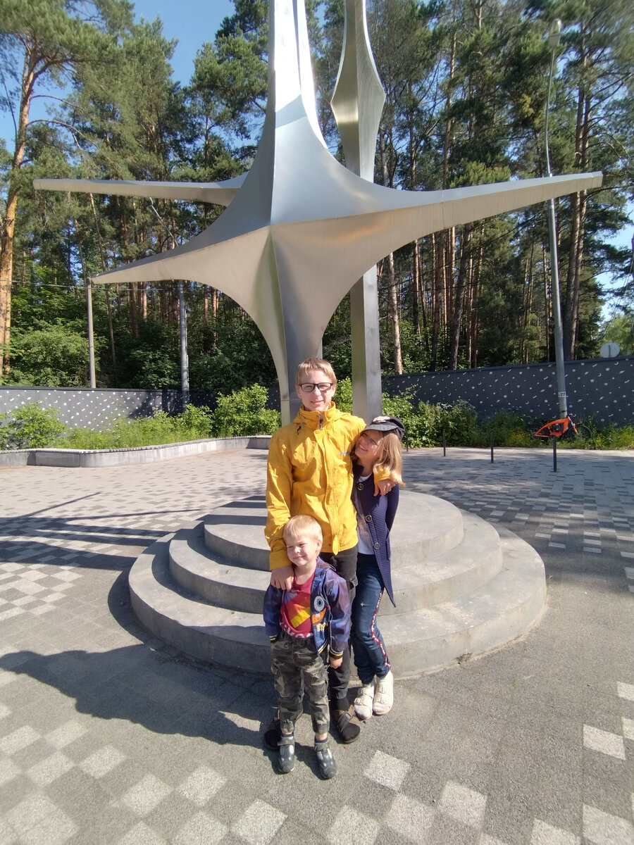 Жили в гостях в Звездном городке. В столицу ездили на электричке. Впечатлений - масса!