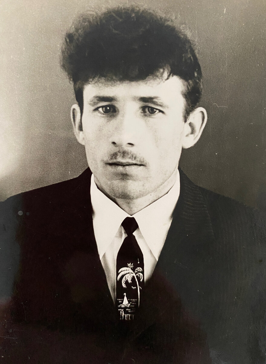 Здесь папе около 30 лет