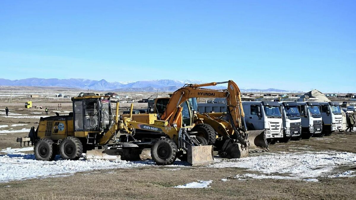 СТРОИТЕЛЬНАЯ ТЕХНИКА НА ТЕРРИТОРИИ ГОРНО-ОЗДОРОВИТЕЛЬНОГО КОМПЛЕКСА «КАРКЫРА». ФОТО ПРЕСС-СЛУЖБЫ ПРЕЗИДЕНТА КЫРГЫЗСТАНА