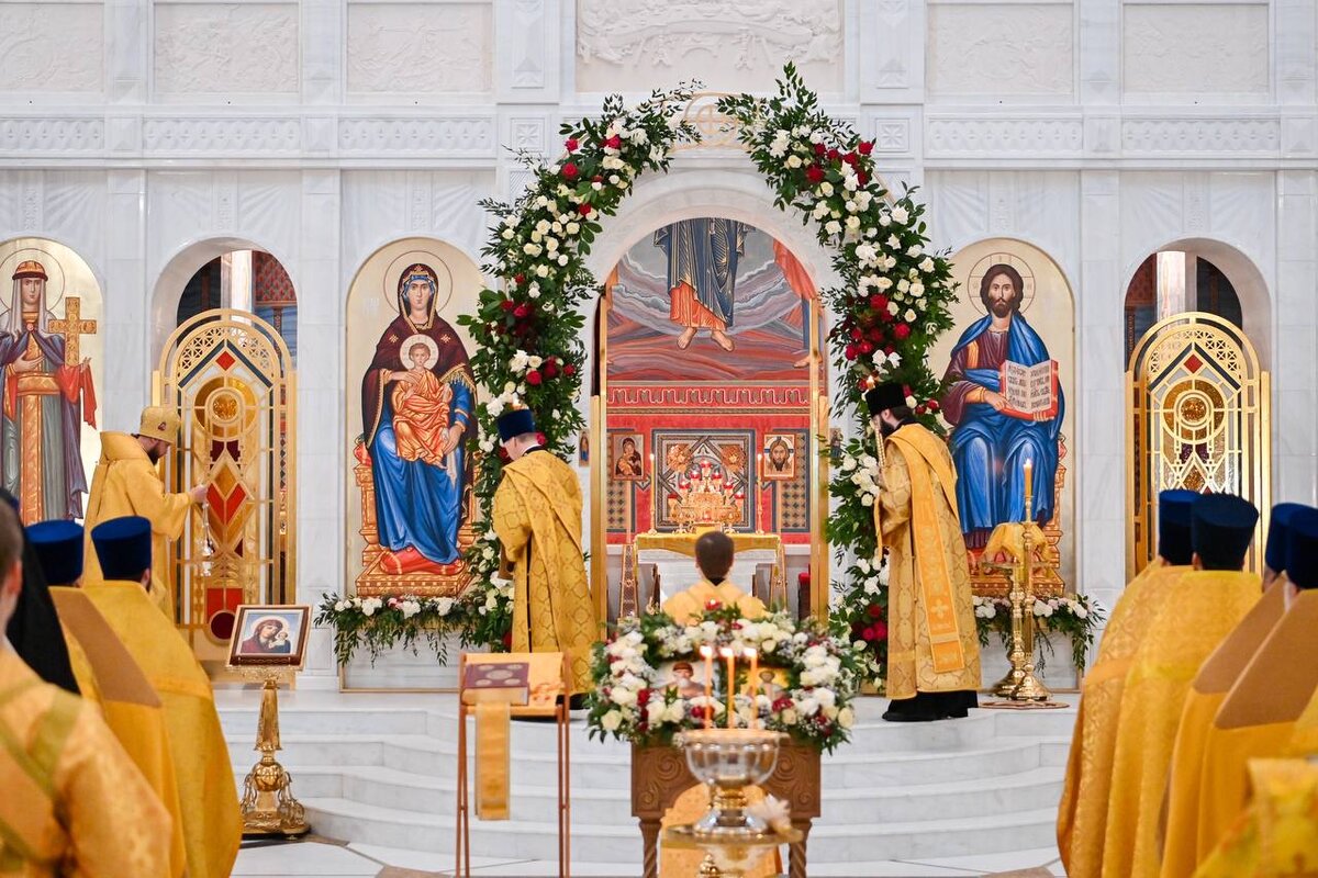 Торжественное богослужение, открывающее новый храм. Источник ― t.me/mos_sobyanin