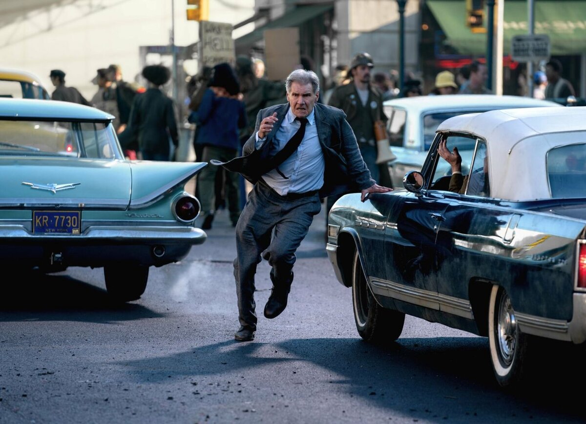 Кадр из фильма "Индиана Джонс и Колесо Судьбы" (2023). Странная правая нога Харрисона Форда