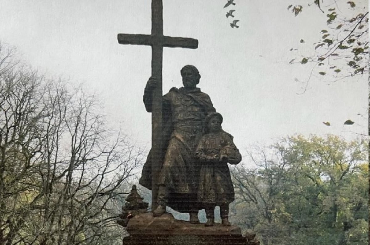    Глава РК показал памятник князю Ярославу, который установят в Сортавале