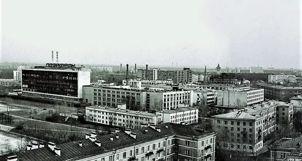 Источник: rekond.spb.ru Территория НПО «Позитрон» в районе ул. Жака Дюкло, где располагались НИИ «Гириконд» и Опытный завод (будущий «Реконд»). Фото 1970-х гг.