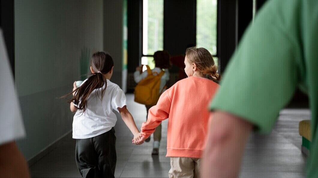    Как распознать ребенка с оружием в школе? © Freepik / freepik