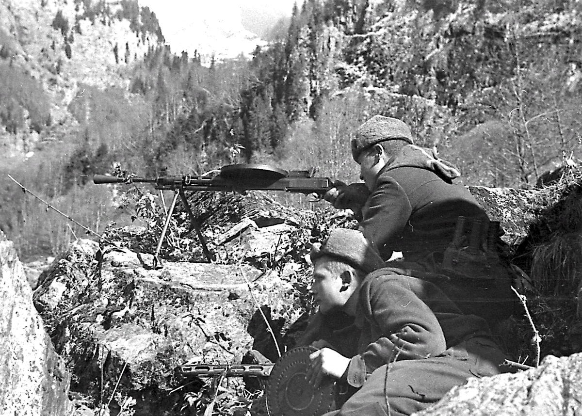 Про войну 1942. Муста тунтури 1941. Сталинградская битва 1942. Немецкие солдаты воронеж 1942. 2 мировая война сталинградская битва.