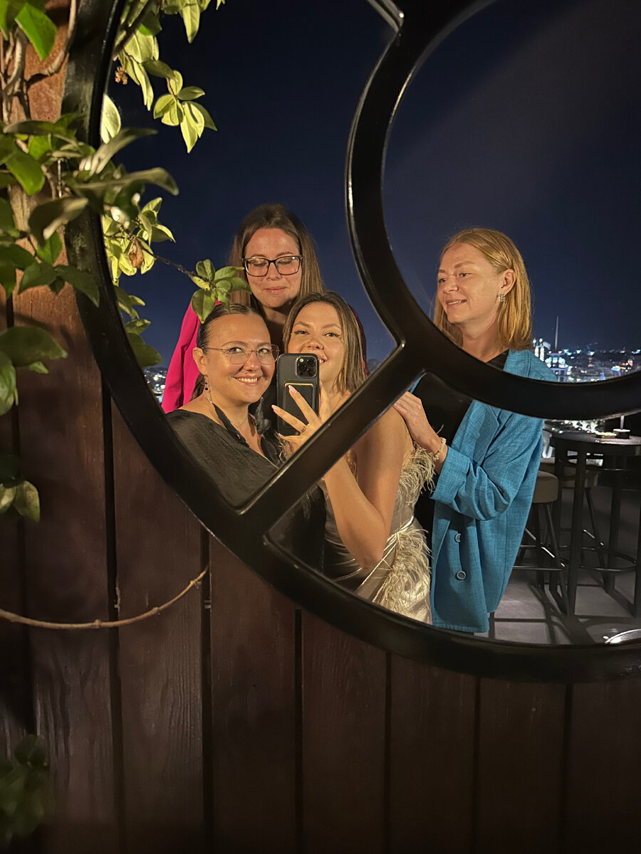 Спасибо моим горячо любимым и самым постоянным спутникам в разведке новых вкусных и классных мест в Стамбуле