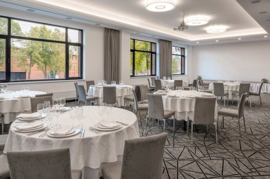 Ресторан шератон нижний новгород. Ресторан Смородин Нижний Новгород Шератон. Sheraton Нижний Новгород Кремль. Шератон Нижний Новгород банкетный зал.