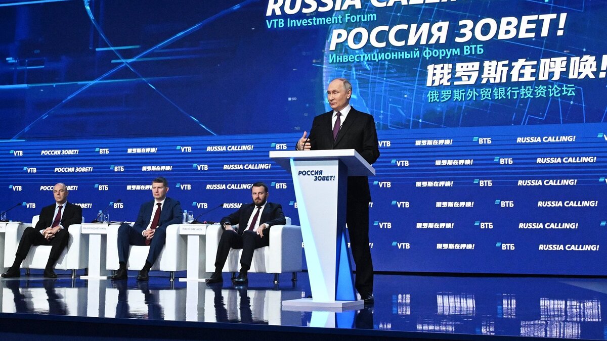    Президент России В. Путин принял участие в форуме ВТБ "Россия зовет!"© РИА Новости . Сергей Гунеев