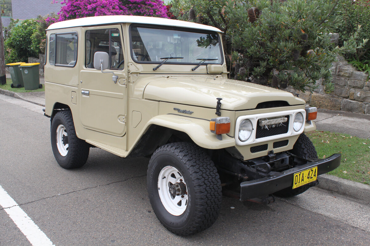 Toyota FJ Cruiser and fj40