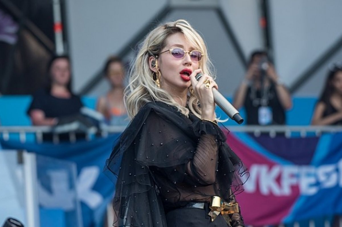    Mash: доходы сбежавшей из России Лободы упали в 300 млн раз