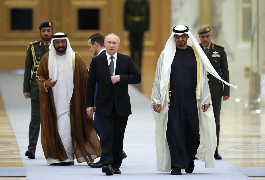    Владимир Путин и президент ОАЭ шейх Мухаммед бен Заид Аль Нахайян © Сергей Савостьянов/РИА Новости