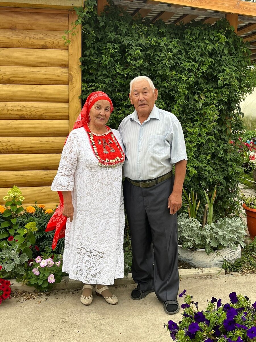 Менәүрә һәм Миңлеғәлим Бохарбаевтар