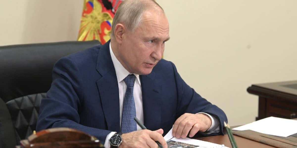 Фото: Алексей Никольский / РИА «Новости» / с сайта Кремля (http://static.kremlin.ru/media/events/photos/big2x/9KIZzn4YssqpzrROWI2Bmckg2yJhcvK1.jpg)