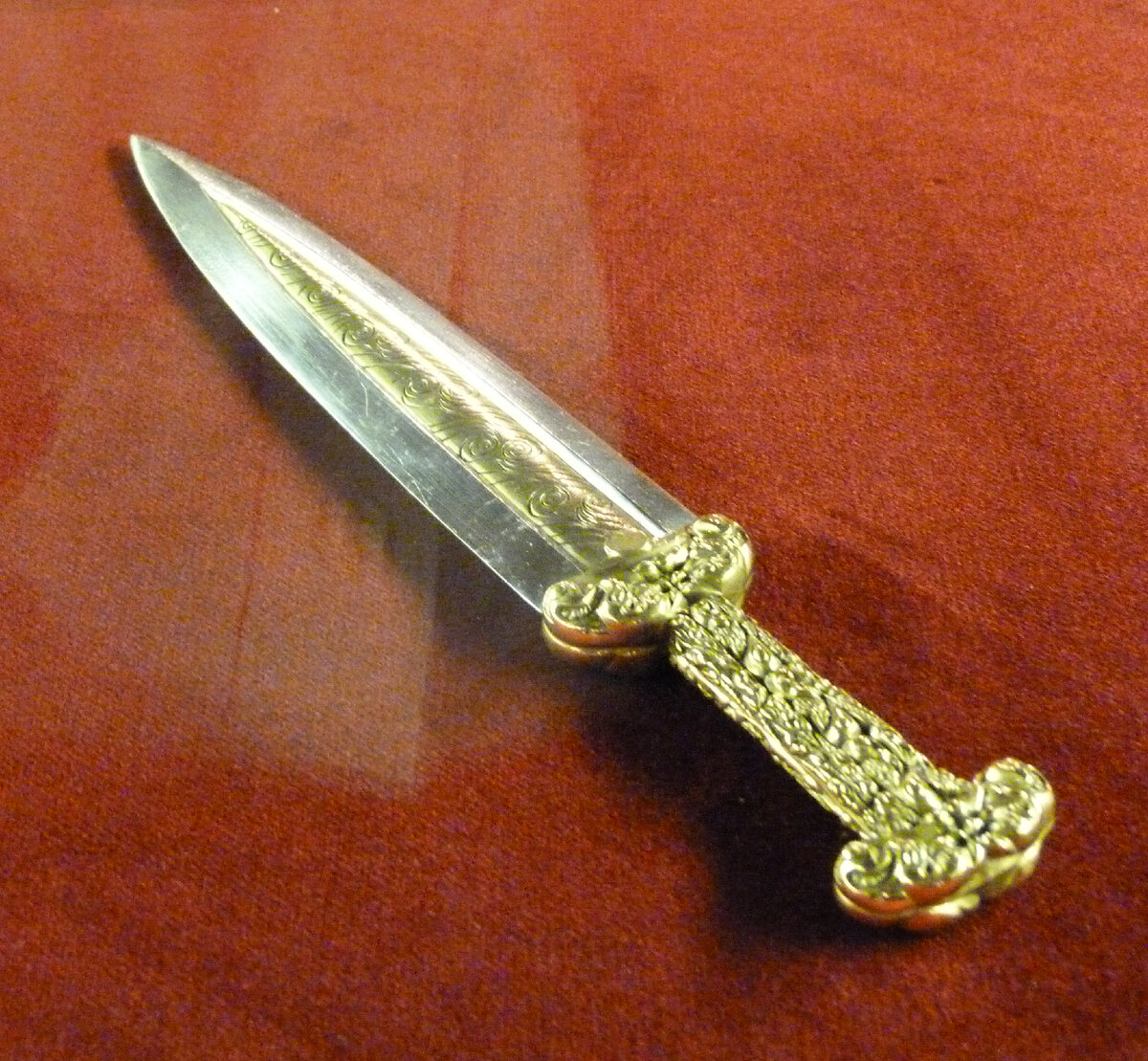 Скифский меч 6 букв. Акинак Скифский. Акинаки скифов. Акинак Скифский меч. Скифский кинжал акинак