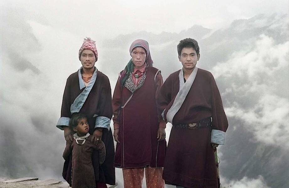 Дельфийская полиандрия тибет. Дельфийская полиандрия. Многомужество в тибете. Многомужество гималаи. В какой стране несколько мужей.