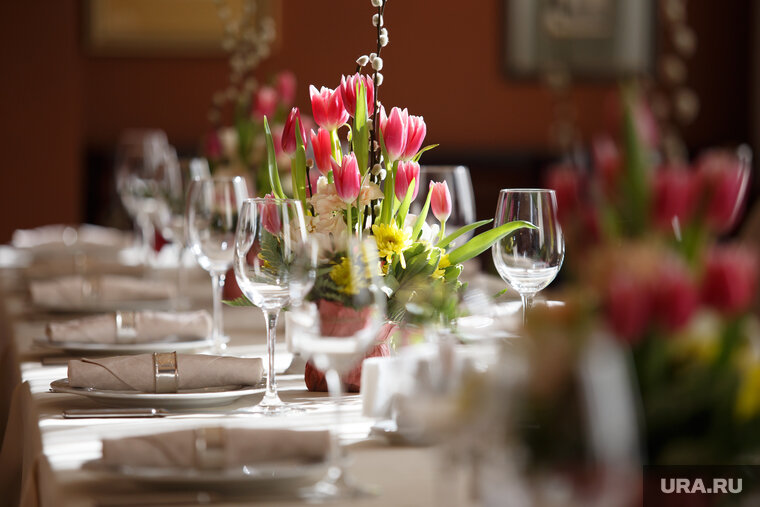    Управляющим рестораном «У камелька» Даниил Смирнов получил премию «Пальмовая ветвь ресторанного бизнеса»