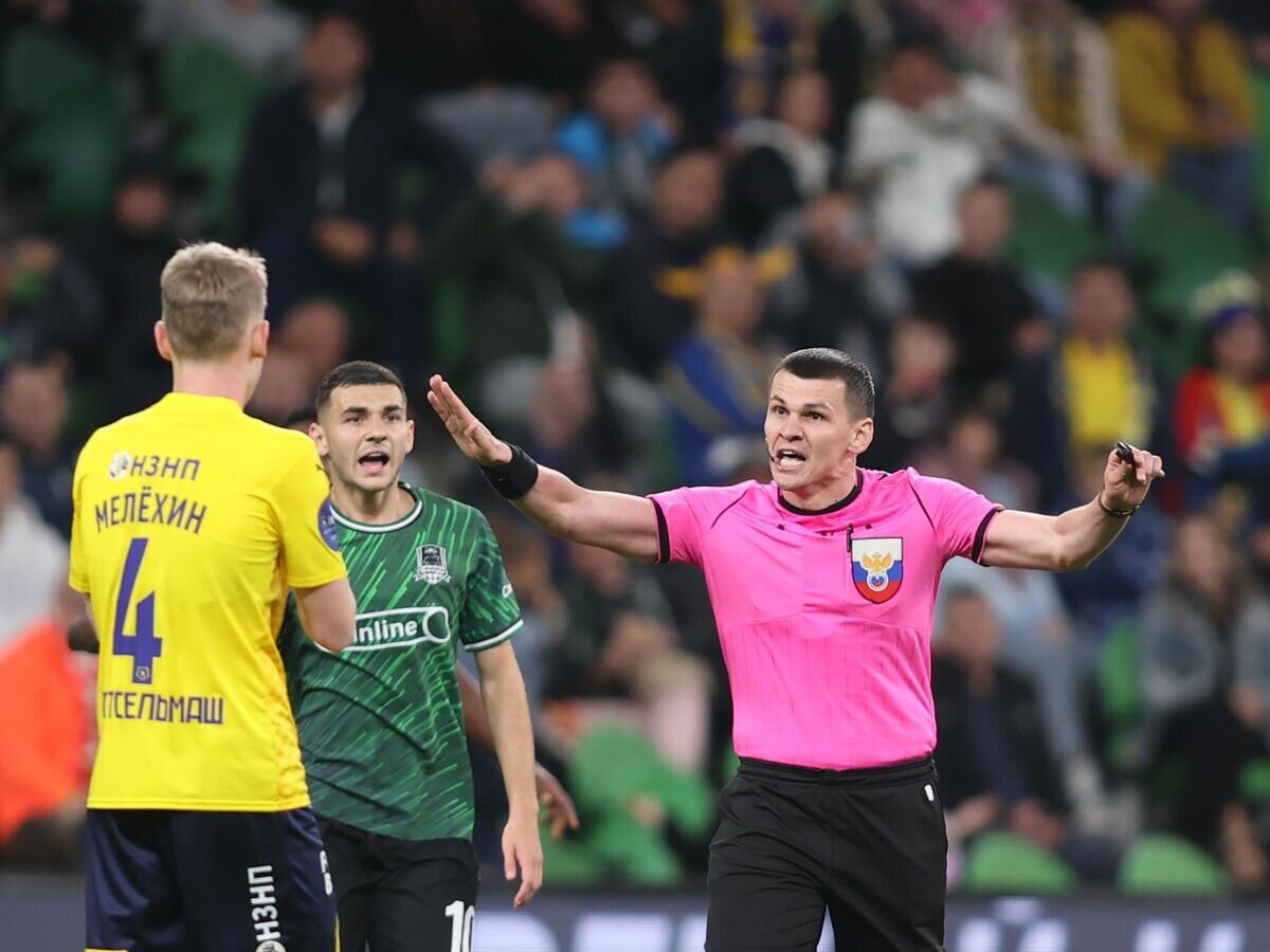 FIFA referee Сергей