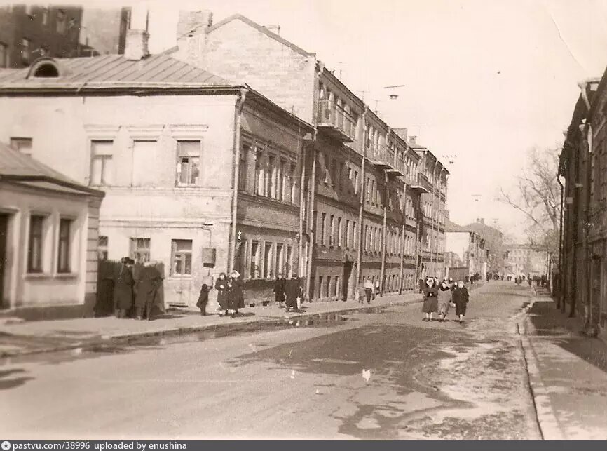 Ул. Фридриха Энгельса, дом 47, 1951 – 1957 г. Источник: личный архив Ирины Поповой.