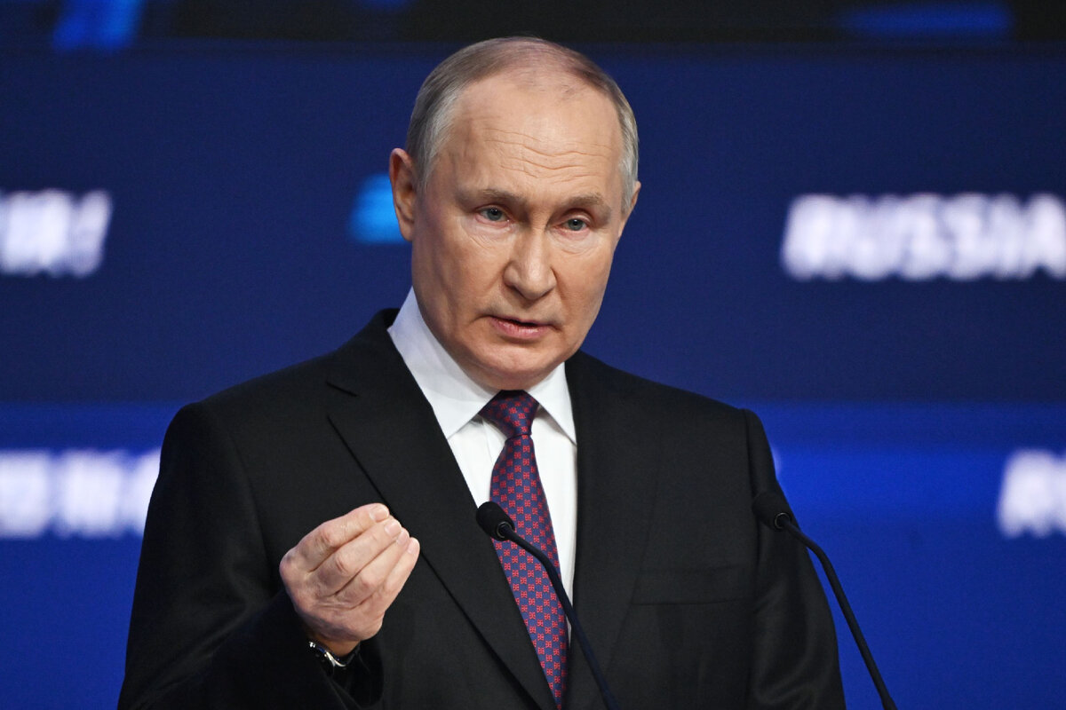 Президент России Владимир Путин принял участие в форуме ВТБ "Россия зовет!" // Sputnik / Сергей Гунеев