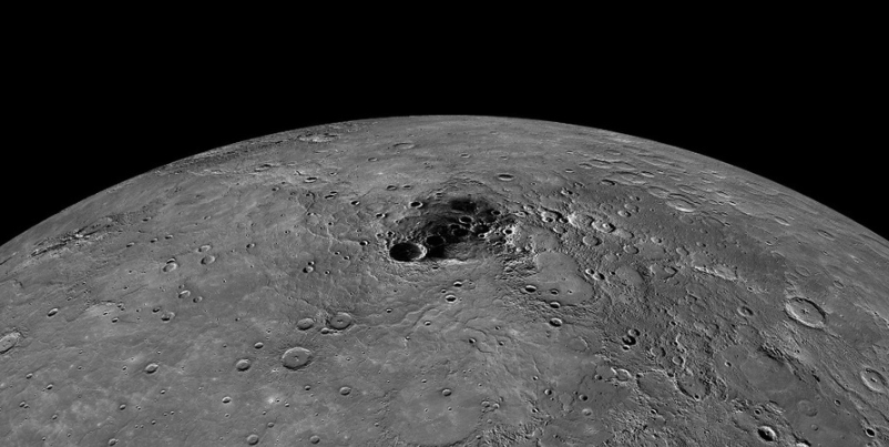 Снимок Северного полюса Меркурия, сделанный зондом MESSENGER