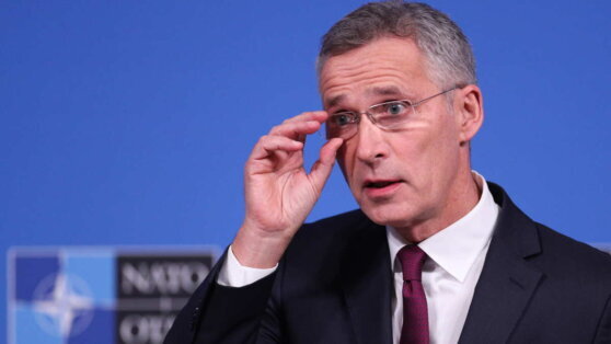    Столтенберг пообещал помочь странам НАТО потратить 2% ВВП на военные нужды Роман Захаров