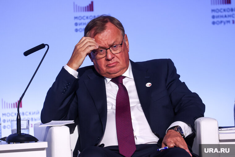    Костин прогнозирует курс доллара в районе 90 рублей