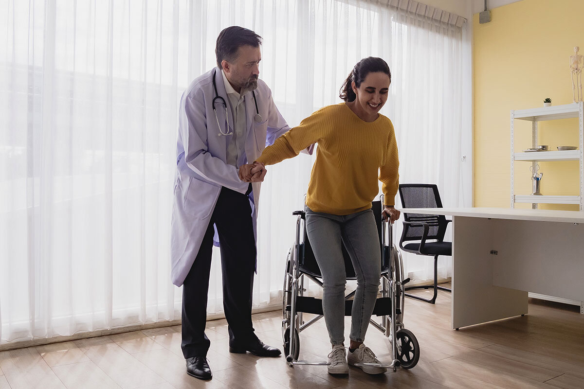    Некоторых привозят в больницу для обследований