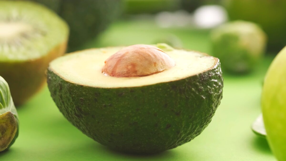 Один из самых полезных фруктов, в том числе благодаря минимальному содержанию сахаров