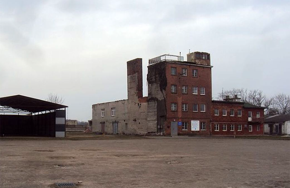 Аэропорт девау кенигсберг. Кёнигсбергский аэропорт девау. Девау калининград. Калининград первый аэропорт девау. Аэродром глазов.