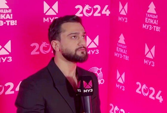    Певец Джони