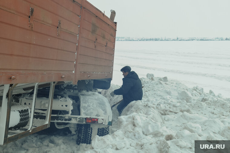    На помощь замерзшим организовано 12 экипажей волонтеров