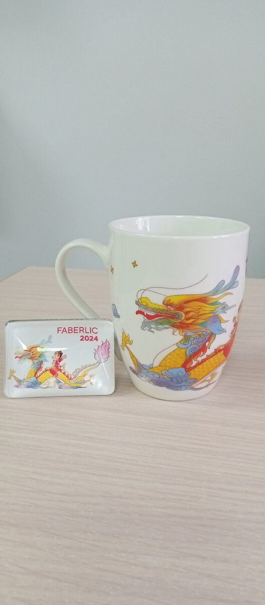 Коллекция «Дракон желаний» – это ваш талисман на удачу! Впустите в свой дом символ года – и он непременно принесет с собой радость и успех!

✳️Выполнена из 100% фарфора
✳️Яркий и красочный дизайн
✳️Можно мыть в посудомоечной машине
✳️Подходит для использования в микроволновой печи